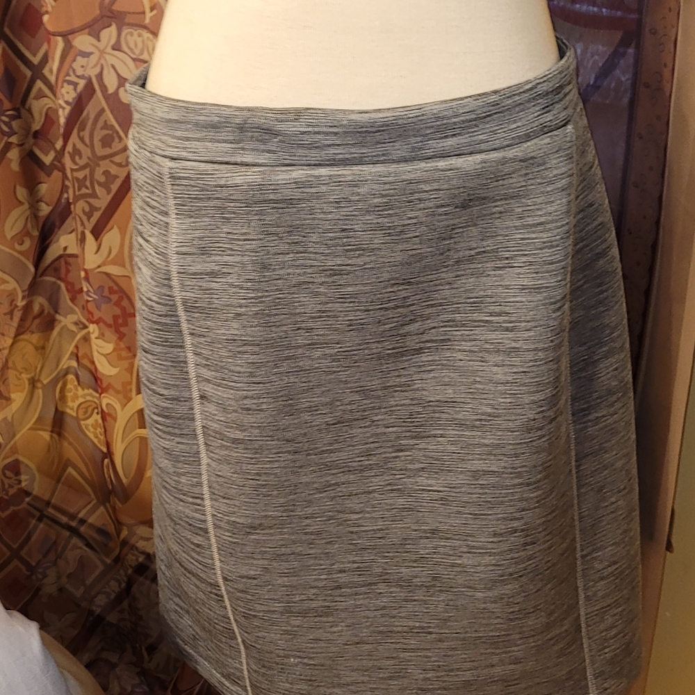 Trendy gray scuba skirt